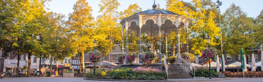 Munsterplein Roermond herfst