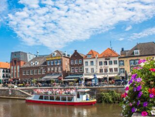 Rondvaartboot Roermond Roerkade